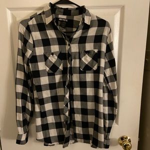 Hot Topic Black and White Plaid Button Up